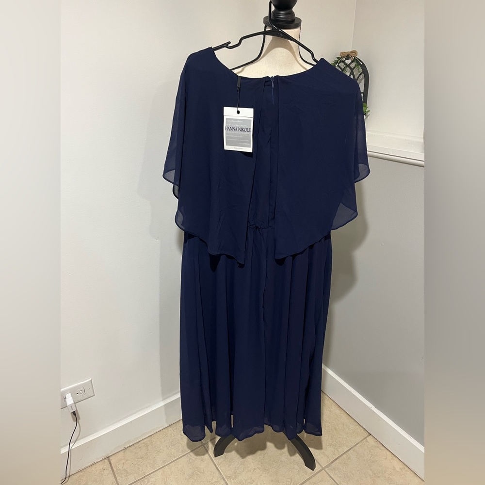 Plus Size Navy V-Neck Chiffon Midi Dress - Picture 4 of 8